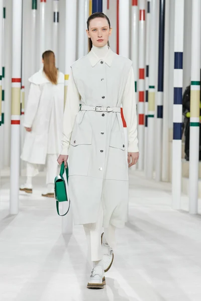 Look 12